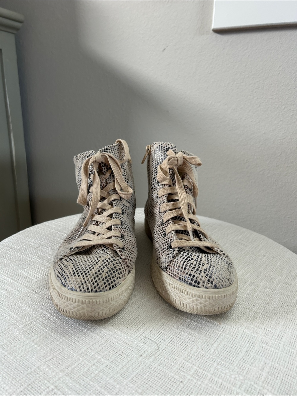 Band of Gypsies Size 6.5 Beige Snakeskin High-Top Sneakers - Women